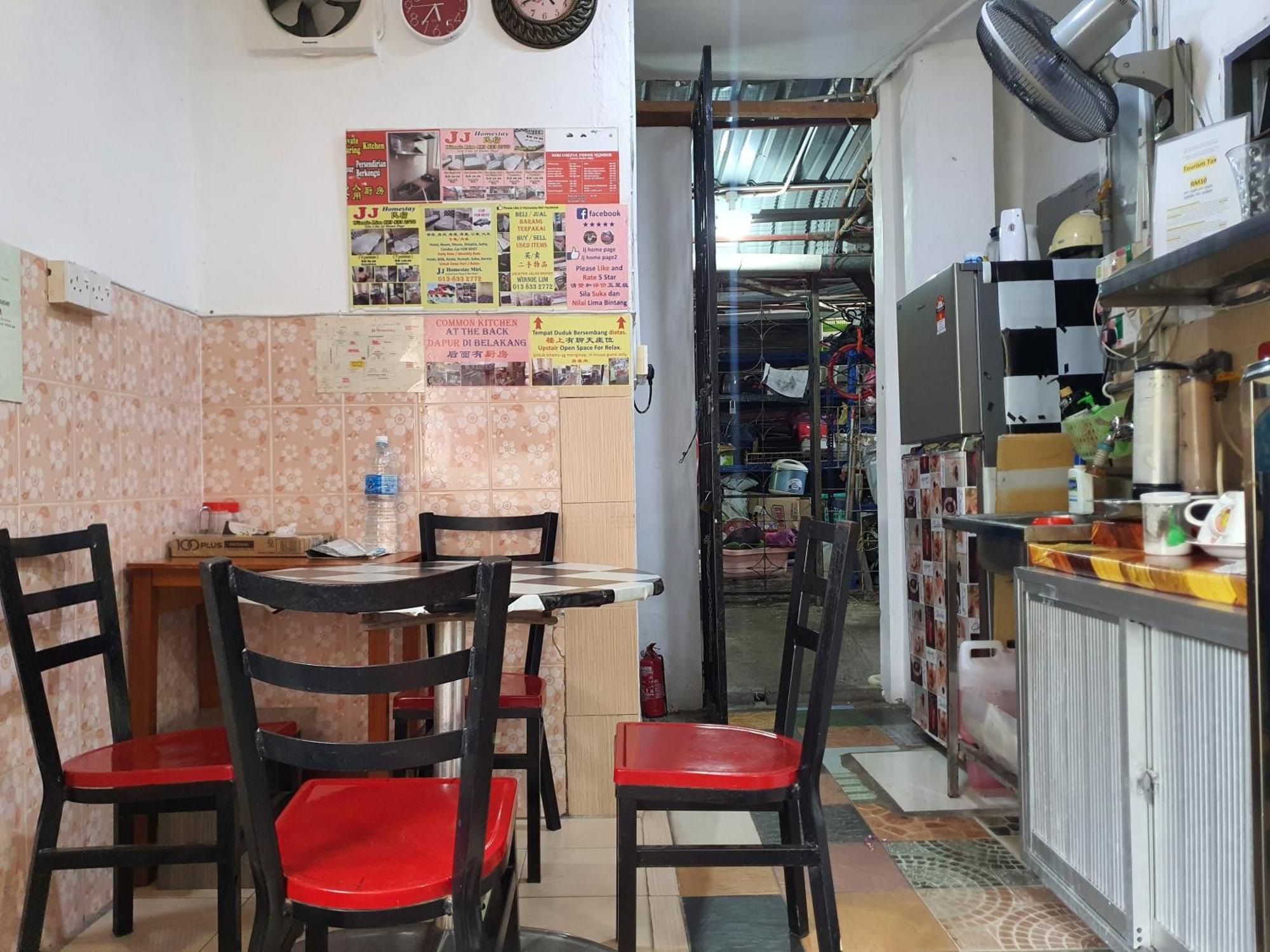 Oyo 90972 Jj Homestay ميري المظهر الخارجي الصورة